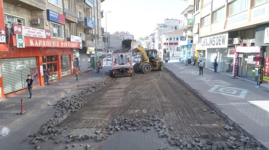 Lale Caddesi&rsquo;ndeki 2.etap altyapı ve &uuml;styapı &ccedil;alışmalarına başlandı