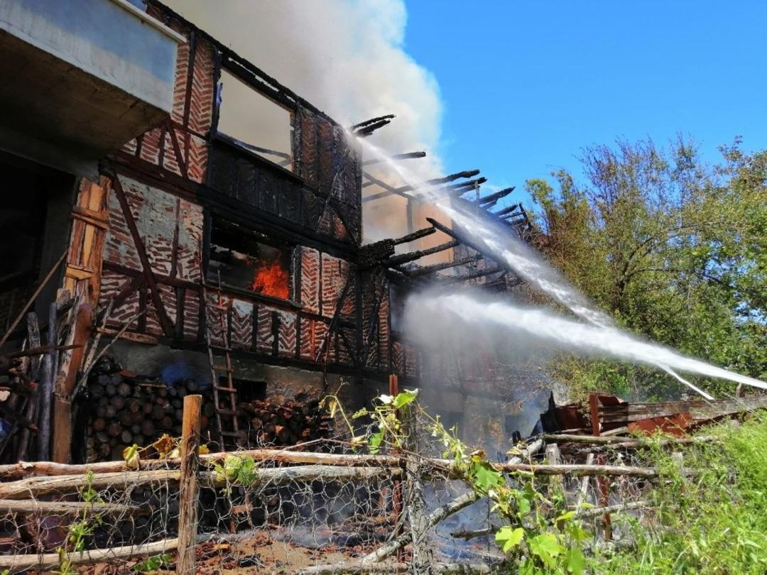 Kastamonu&rsquo;da &ccedil;ıkan yangında iki ev kullanılamaz hale geldi