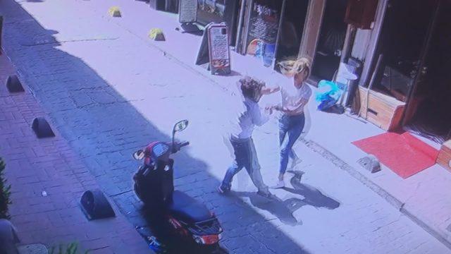 Beyoğlu'nda 2 kadının feci şekilde darp edilmesi kamerada...