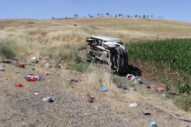 Tarım işçilerini taşıyan kamyonet devrildi: 5'i ağır 35 yaralı