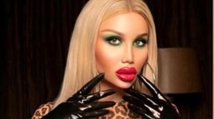 Dünyanın ilk şişirilebilir göğüsleri onda