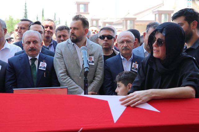 Yaşamını yitiren CHP Milletvekili Arslan için Denizli'de tören (2)