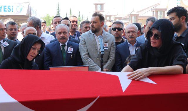 Yaşamını yitiren CHP Milletvekili Arslan için Denizli'de tören (2)