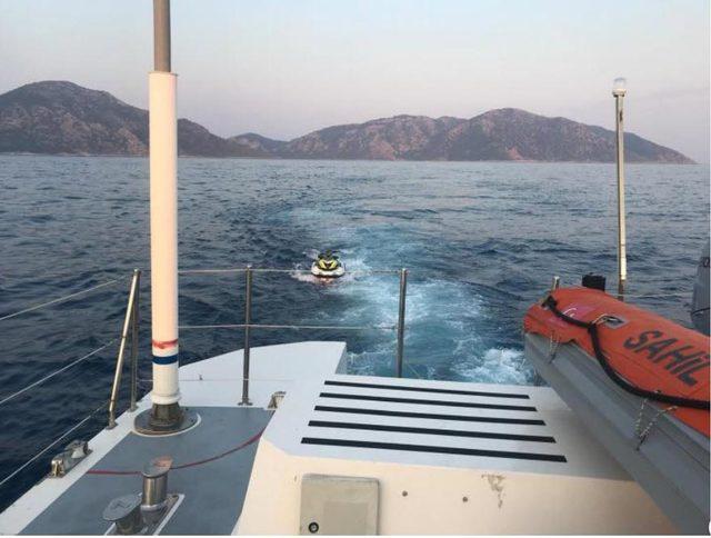Jet ski ile balık ağlarına takılan 2 kişi kurtarıldı