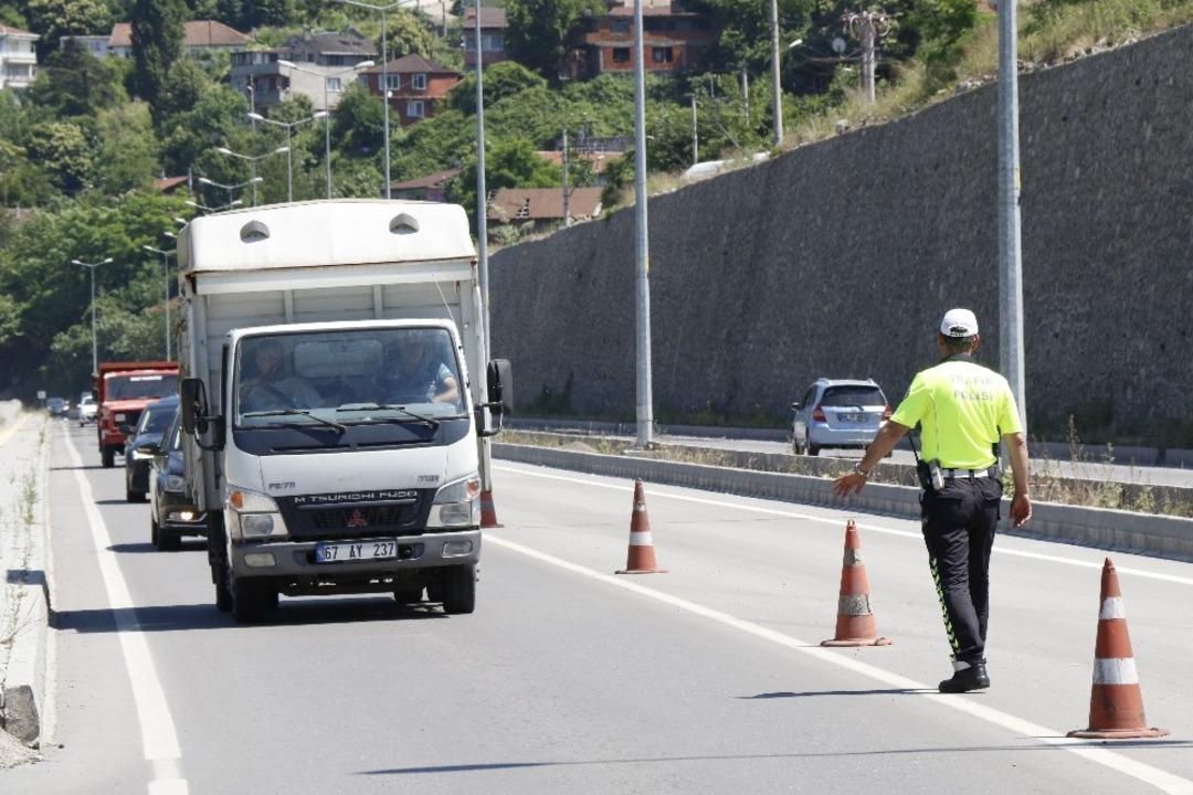 Tatilcilerin bayram d&ouml;n&uuml;ş&uuml; yoğunluğu başladı