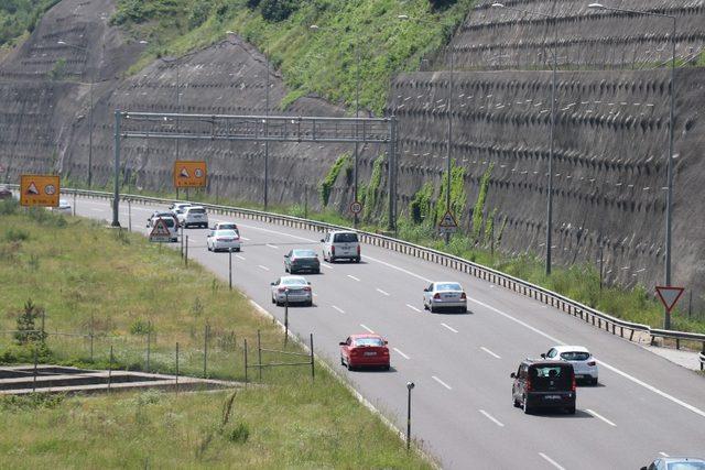 Bolu TEM Otoyolu’nda trafik yoğunluğu sürüyor