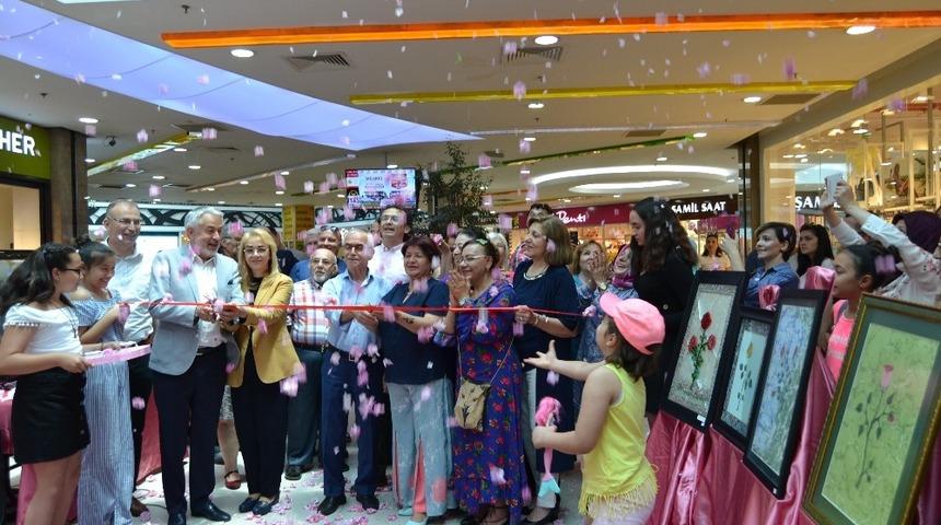 Isparta&rsquo;da &lsquo;Yer g&ouml;k g&uuml;l&rsquo; sergisi