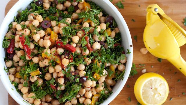 Oh serin serin! Kavurucu yaz sıcakları için birbirinden çeşitli salata tarifleri