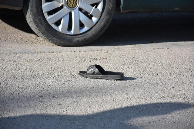Sokakta yürüyen kadınlara otomobil çarptı: 1 ölü, 1 yaralı