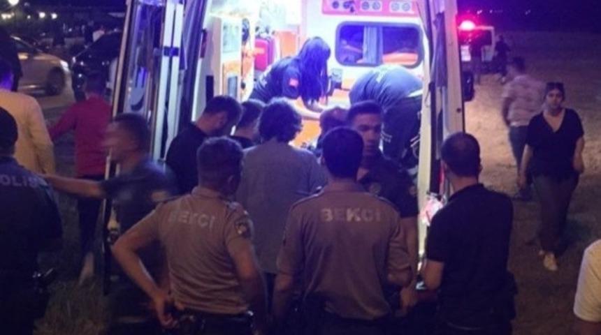 Alkol alıp denize giren genci polisler kurtardı