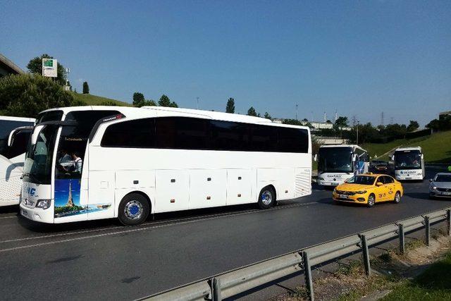 Esenler 15 Temmuz Demokrasi Otogarında dönüş yoğunluğu yaşanıyor