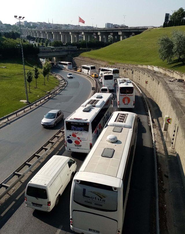 Esenler 15 Temmuz Demokrasi Otogarında dönüş yoğunluğu yaşanıyor