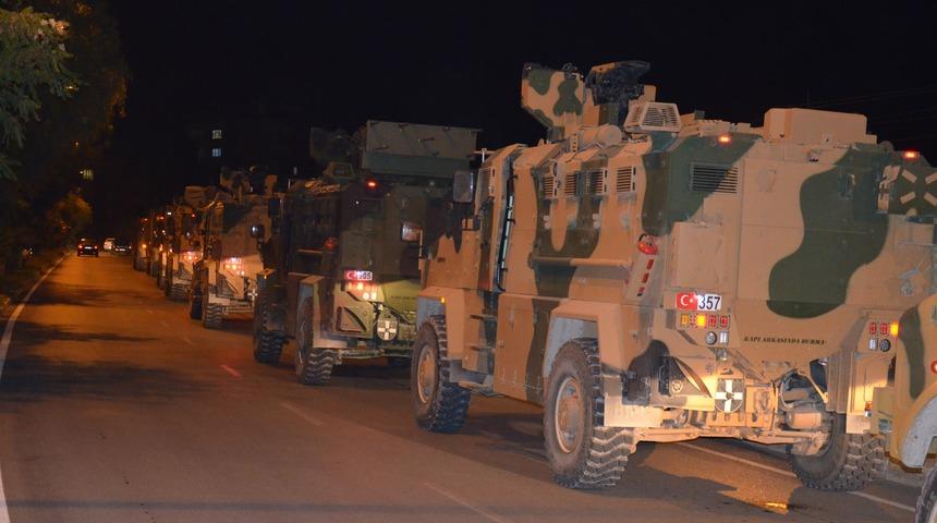 Gece yarısı sınıra askeri sevkiyat