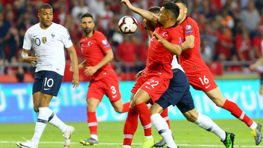 Fransa ma&ccedil;ına damga vuran Hasan Ali Kaldırım, sosyal medyayı salladı