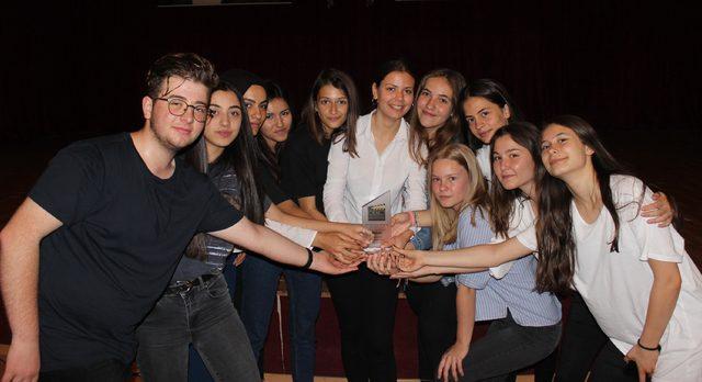 Liseli kız öğrenciler 'Can Kırıkları' filmi ile kadına şiddete dikkat çekti
