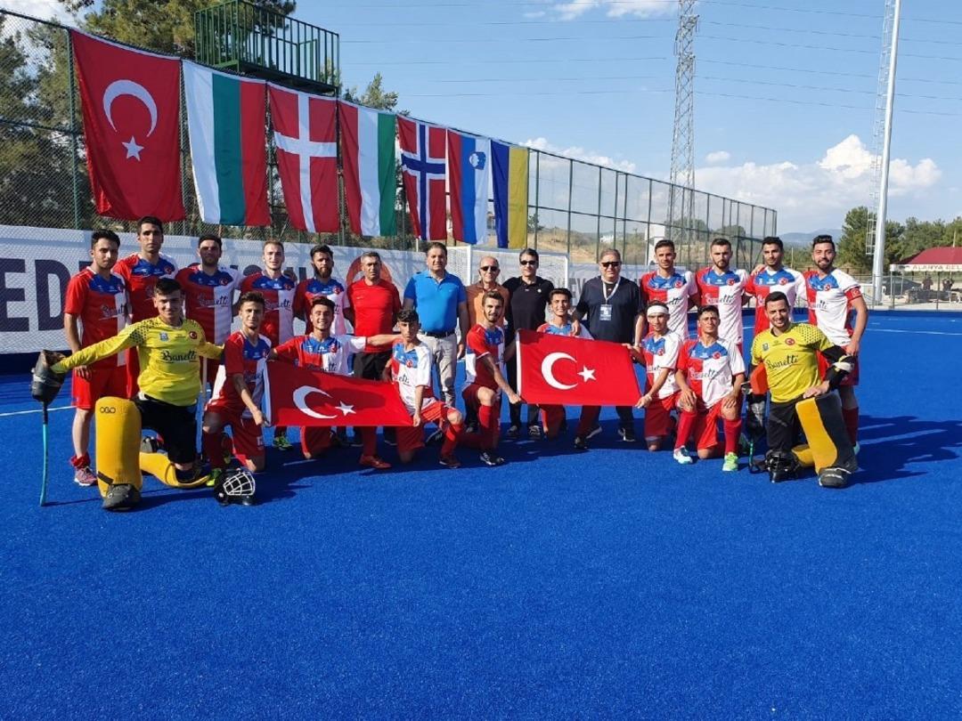 Avrupa Şampiyonasında Polisg&uuml;c&uuml; Erkek Hokey takımı destan yazıyor