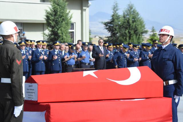 Şehit astsubay Harmankaya'nın cenazesi memleketi İzmir'e gönderildi