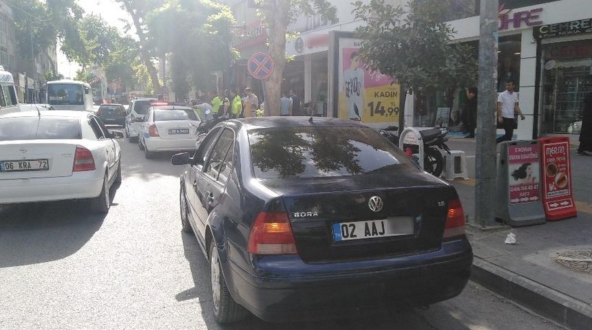 Trafik polisleri uyarı levhasına aldırış etmeyenleri affetmedi