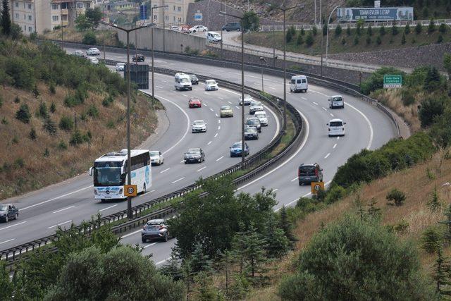 Kocaeli TEM’deki bayram trafiği yoğunluğu azaldı