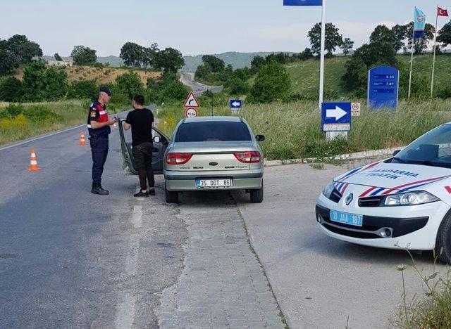 Jandarmanın trafik denetimleri sürüyor