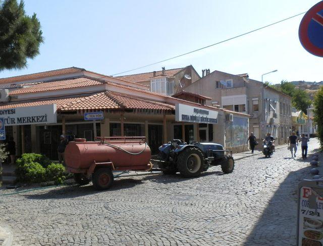 İsale hattı patladı Foça susuz kaldı