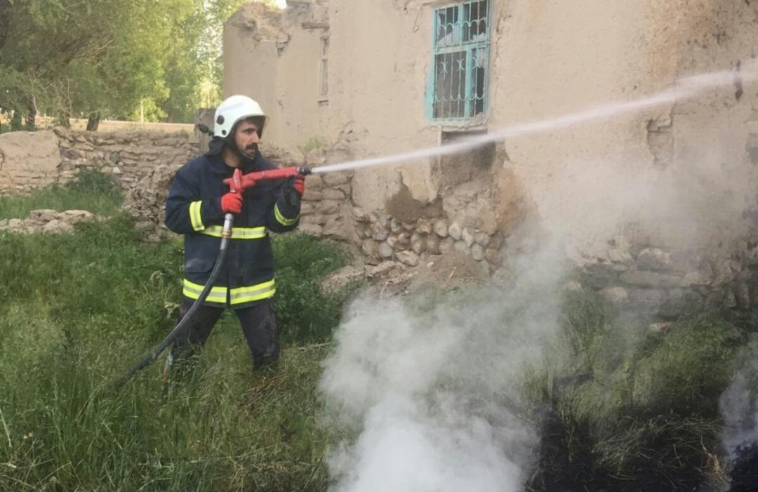 Başkale&rsquo;de 3 bin 200 bağ ot k&uuml;l oldu