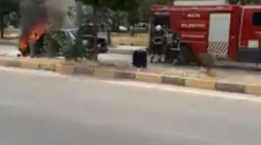 Seyir halindeki otomobil cayır cayır yandı