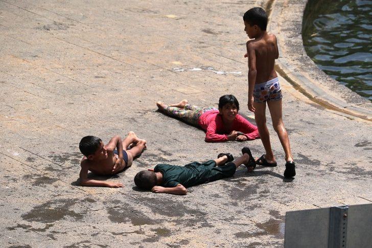Sıcaktan bunalan çocuklar Anzele suyuna koştu G4