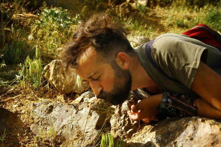 Gözüne diken batan kaplumbağayı ’gezgin öğretmen’ kurtardı G5
