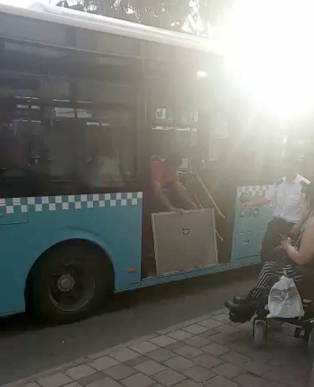 Antalya’da otobüs şoförünün engelleri aşan hareketi