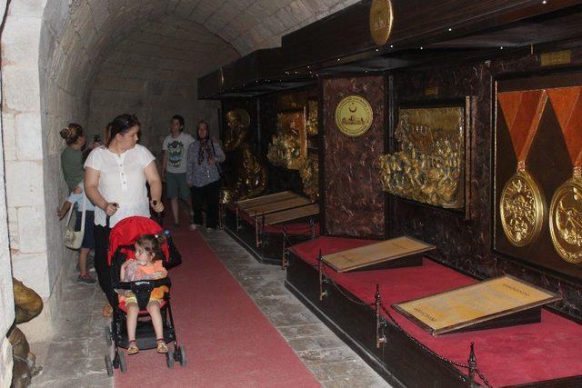 Tarihi Gaziantep Kalesi’ne yoğun ilgi