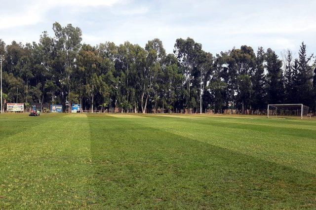 Karacailyas futbol sahası yenilendi