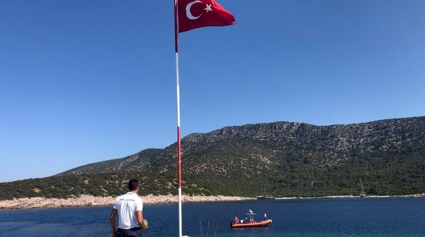 Sahil G&uuml;venlik ekiplerinin Bayrak hassasiyeti