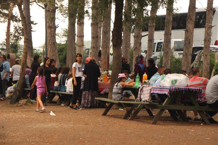 Bayram tatilinin son gününü piknikte geçirdiler G2