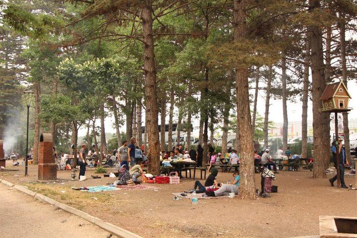 Bayram tatilinin son gününü piknikte geçirdiler G4