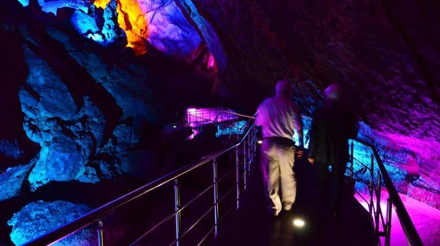 Bayramın en uğrak yeri Gökgöl Mağarası oldu