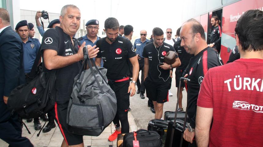 A Milli Futbol Takımı İzlanda'ya gitti