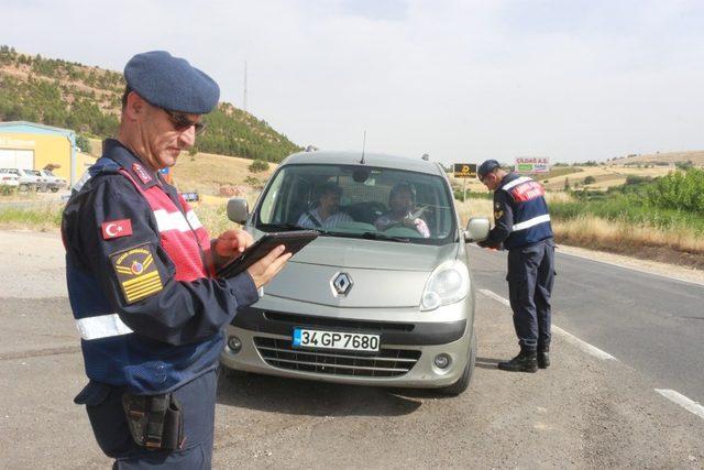 Jandarma, bayram dönüşüne geçenleri dikkatli olmaları için uyardı