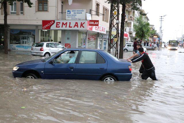 Ankara'da sağanak sele neden oldu (2)