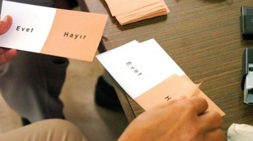 Referandum anketleri ne diyor: Abd&uuml;lkadir Selvi 'kararsızlar'ı işaret etti