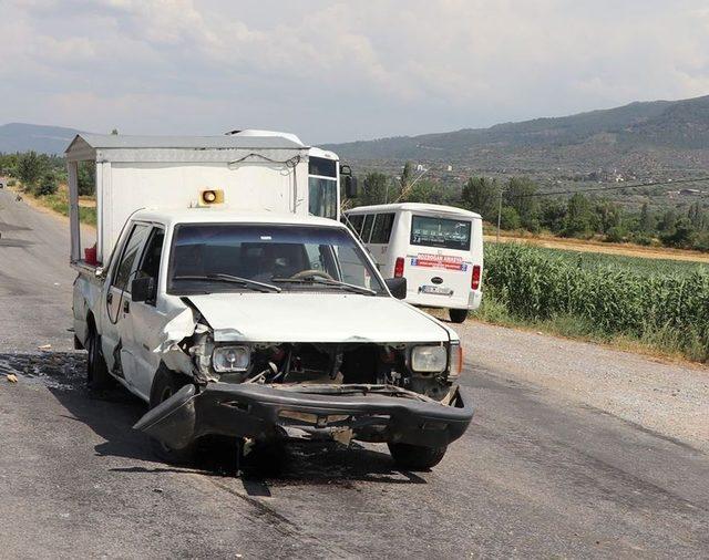 Dondurma satmaya giderken kaza yaptı