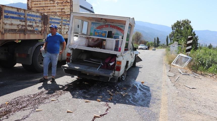 Dondurma satmaya giderken kaza yaptı