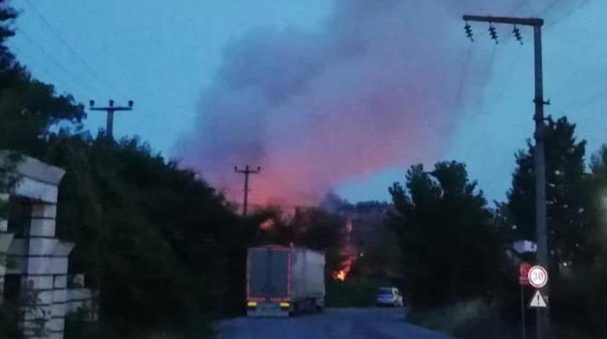 Patlama sesleri peş peşe geldi! Kocaeli'de b&uuml;y&uuml;k yangın