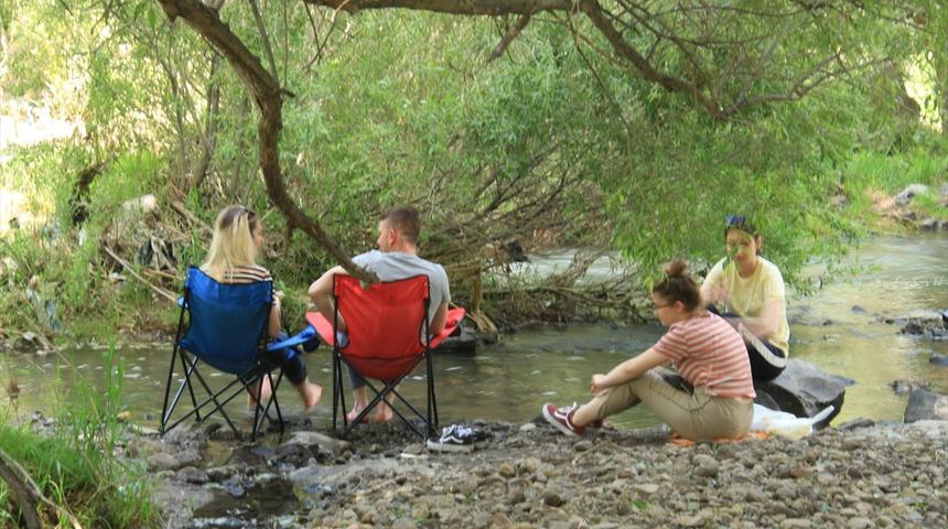 Muradiye Şelalesi'nde hem piknik yapın, hem serinleyin