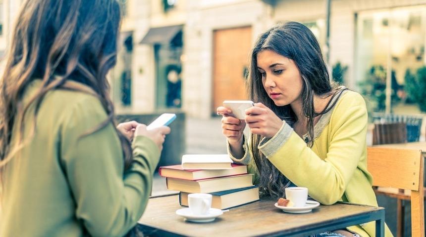 G&uuml;n&uuml;m&uuml;z gen&ccedil;liğinin en b&uuml;y&uuml;k problemi; &lsquo;Dijital bağımlılık&rdquo;