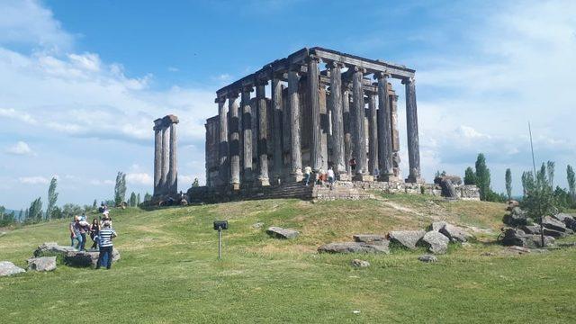 Aizonai Antik Kenti bayramda ziyaretçi akınına uğradı