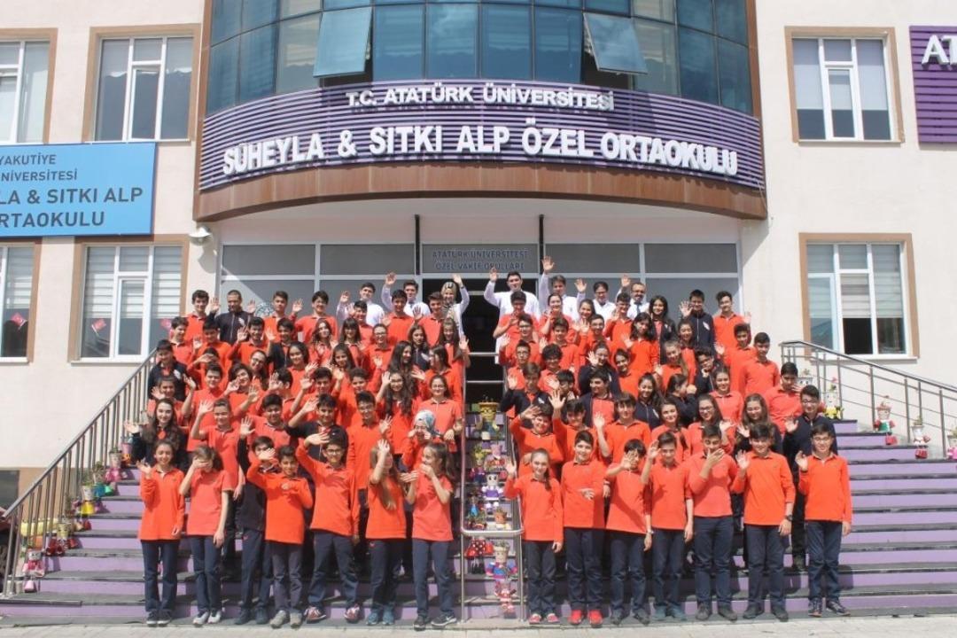 Atat&uuml;rk &Uuml;niversitesi Kalkındırma Vakfından lise hamlesi