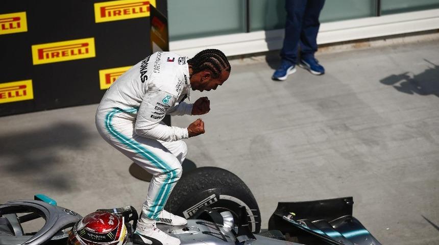 Mercedes-AMG Petronas, galibiyet serisini 7&rsquo;ye Hamilton ise 5&rsquo;e &ccedil;ıkardı