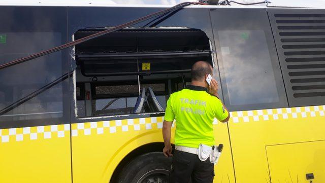 Arnavutköy'de İETT otobüsü kaza yaptı