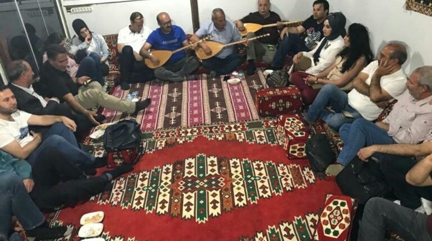 Vanset&rsquo;ten şiirli gece